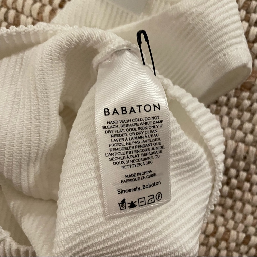SOLD Aritzia Babaton Sculpt Knit  Racer Tank Top Cropped - Picture 5 of 6